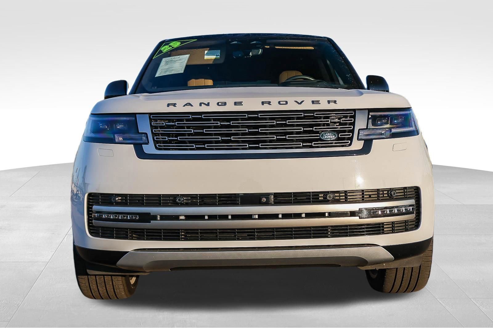 Certified 2025 Land Rover Range Rover SE image 2