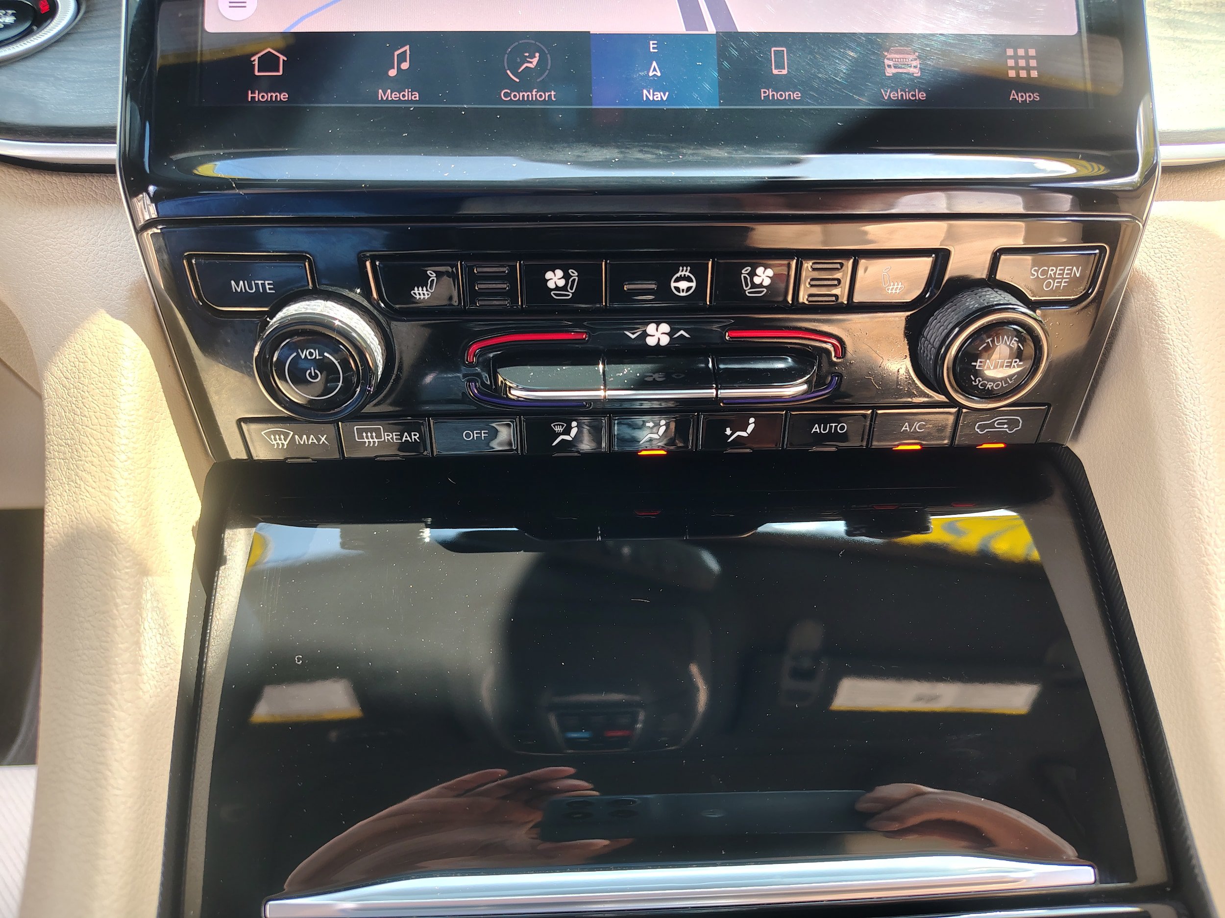 Certified 2025 Jeep Grand Cherokee Limited w/ Luxury Tech Group II AWD/4WD image 39