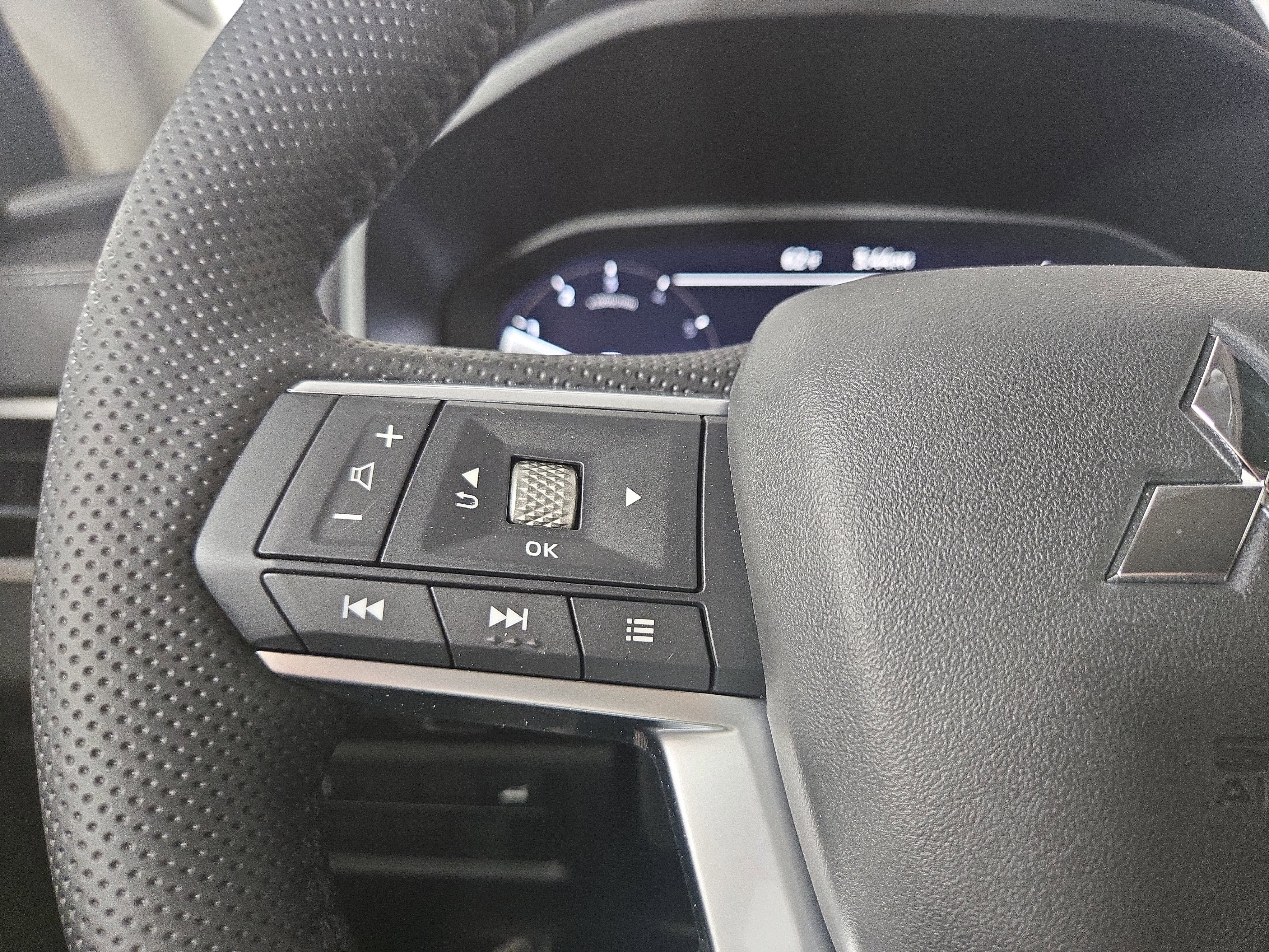 New 2026 Mitsubishi Outlander SEL image 15