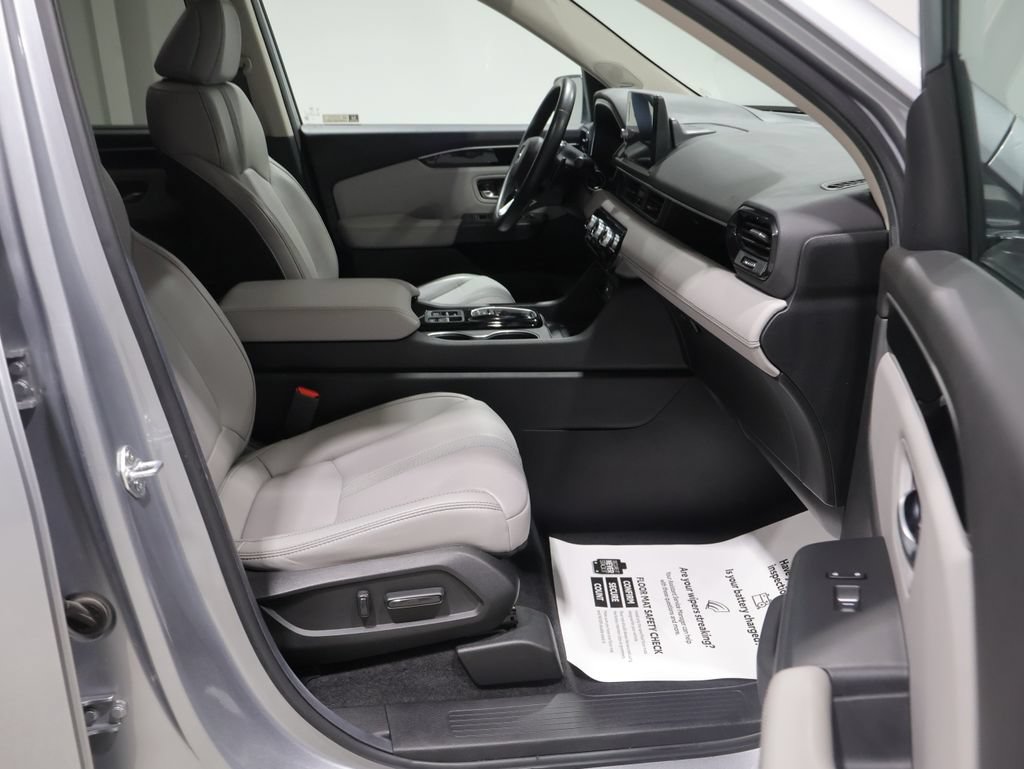 Used 2025 Honda Pilot Touring image 25
