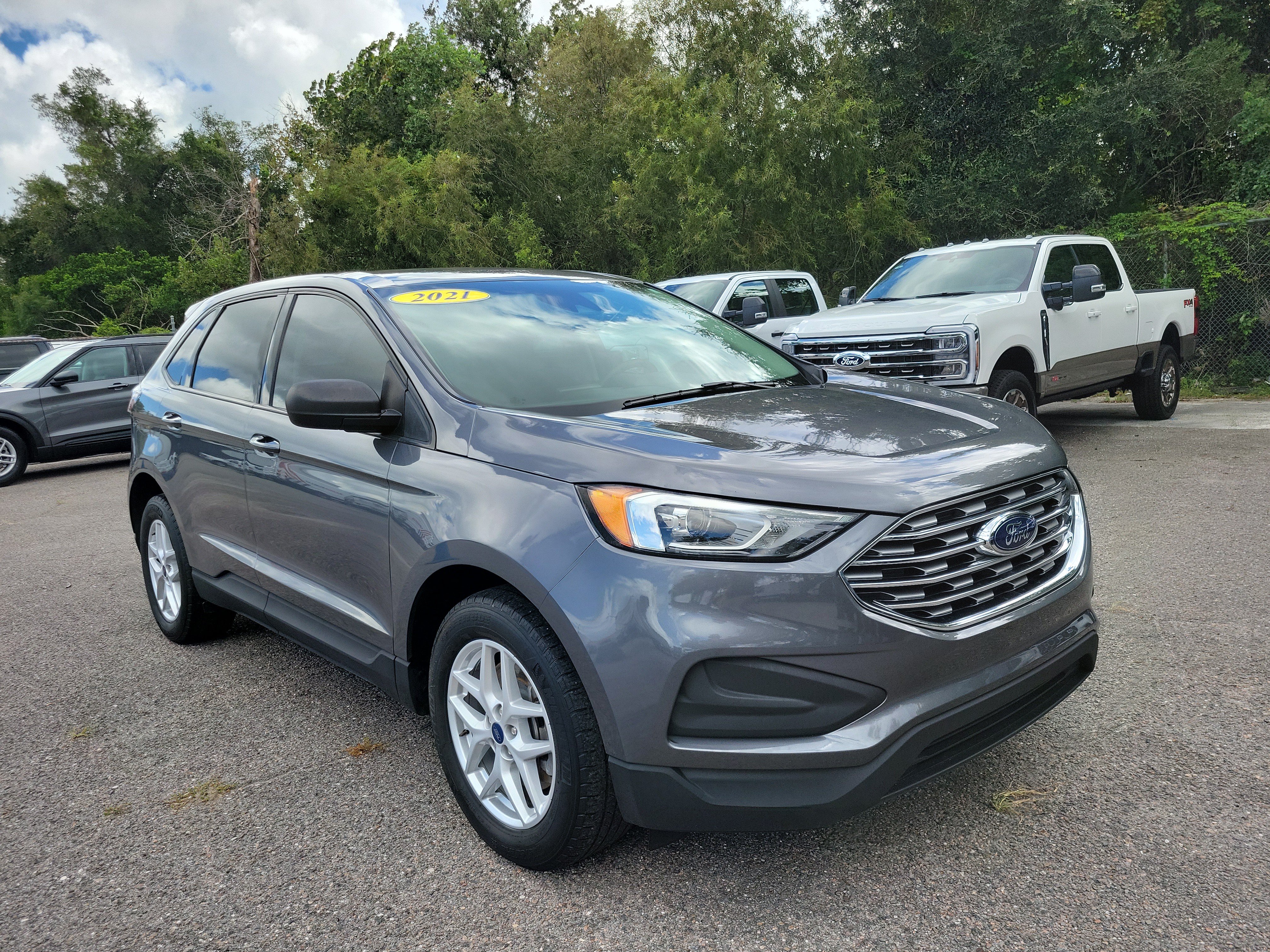Used 2021 Ford Edge SE FWD image 2
