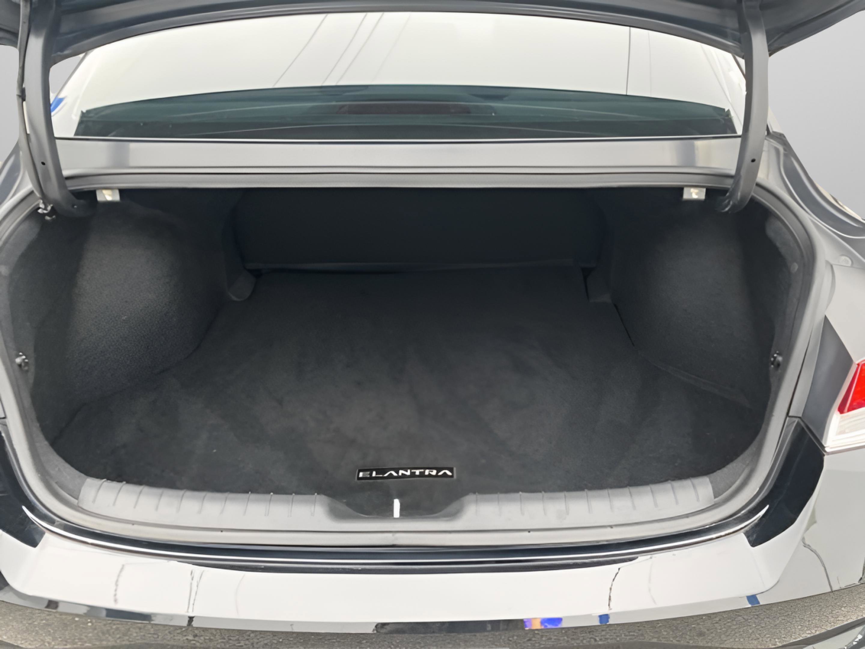 Used 2023 Hyundai Elantra SEL w/ Convenience Package image 36