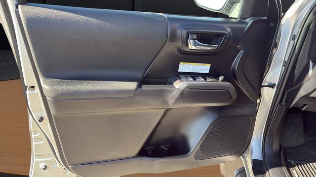 Used 2020 Toyota Tacoma TRD Off-Road w/ Technology Package AWD/4WD image 20