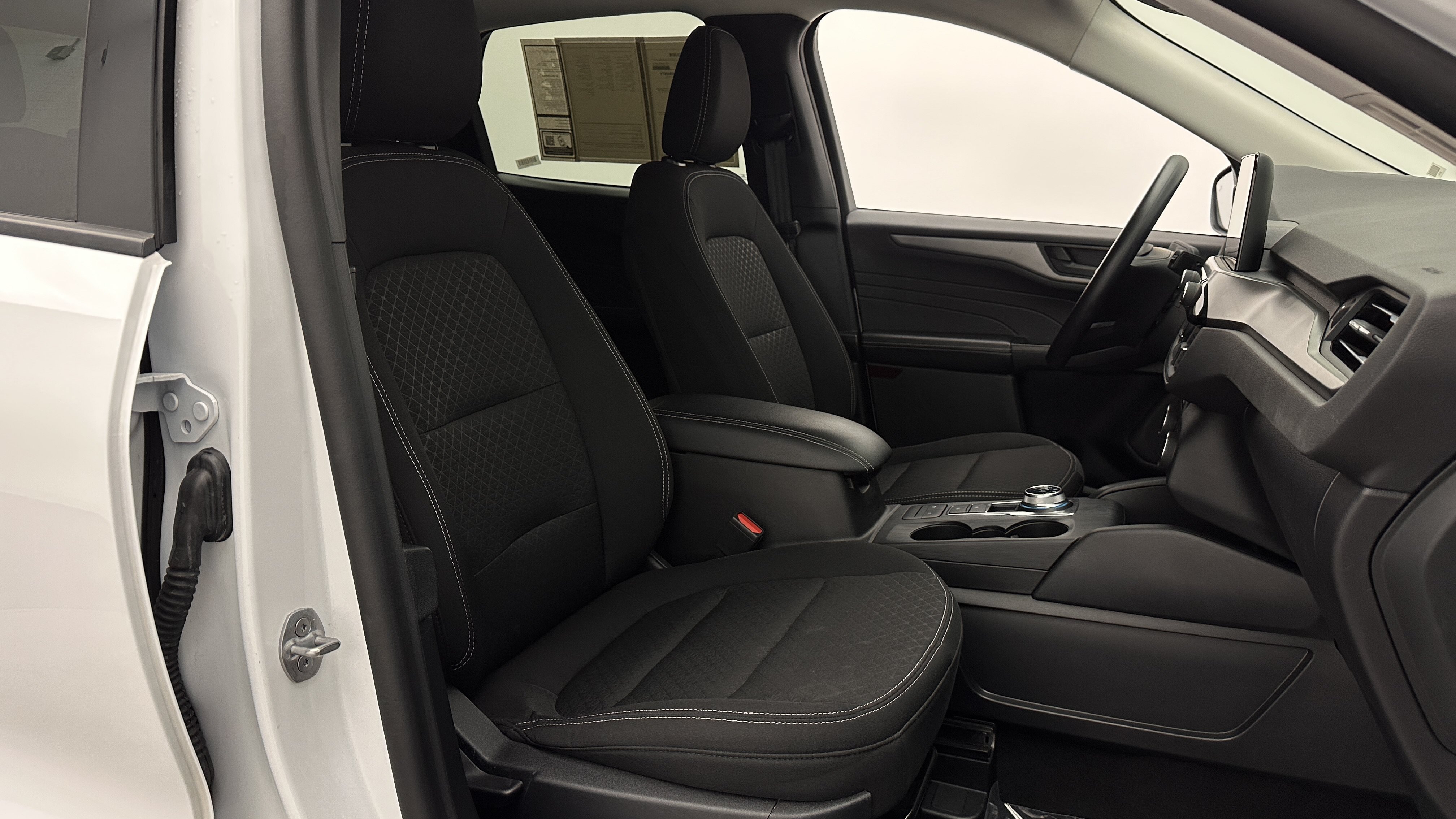 Used 2025 Ford Escape Active AWD/4WD image 34