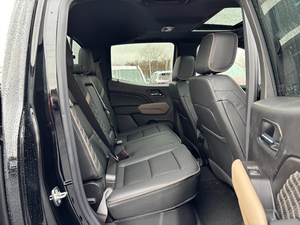 New 2026 GMC Canyon Denali w/ LPO, Denali Black Edition image 7