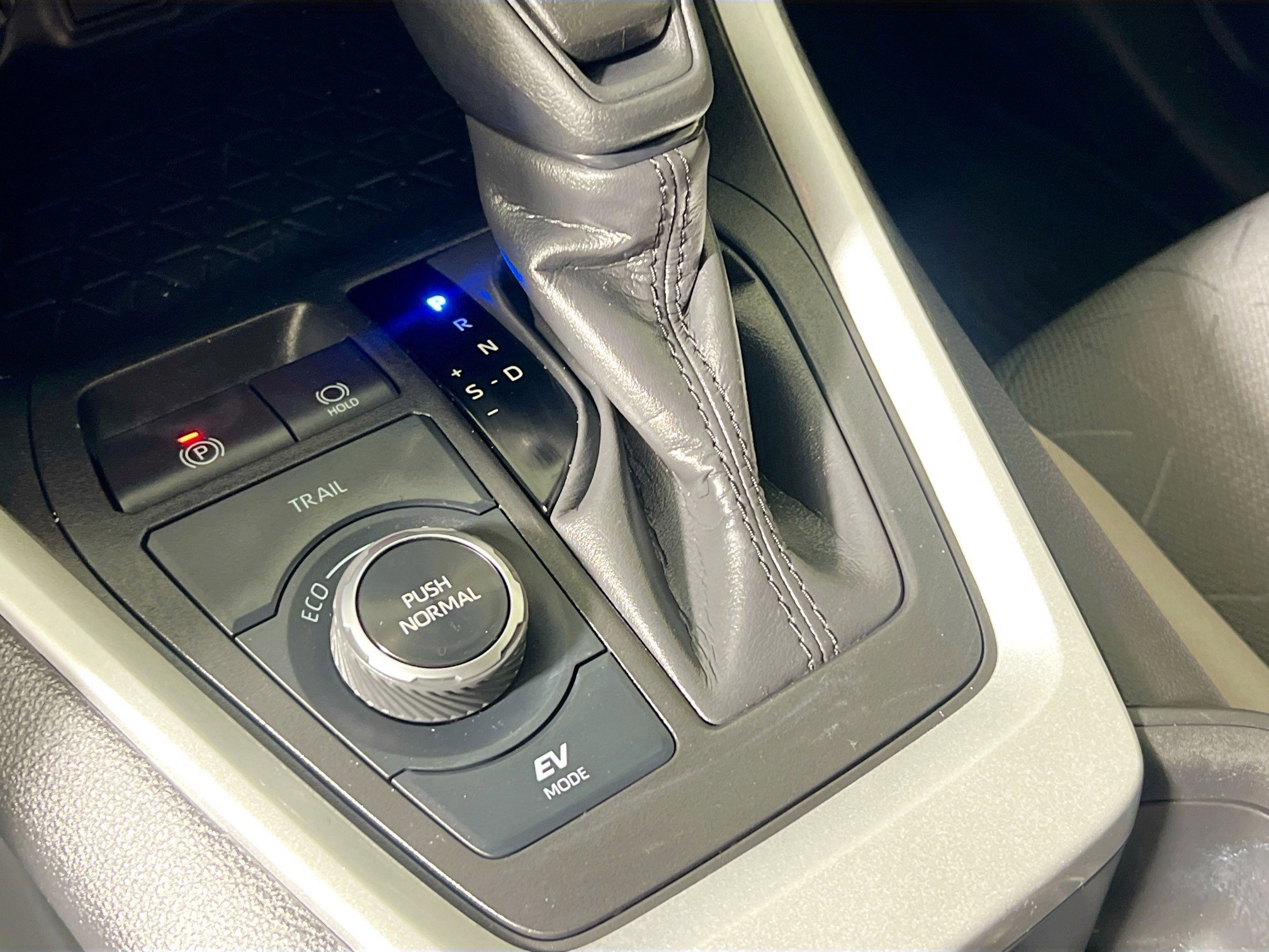 Used 2024 Toyota RAV4 XLE image 25