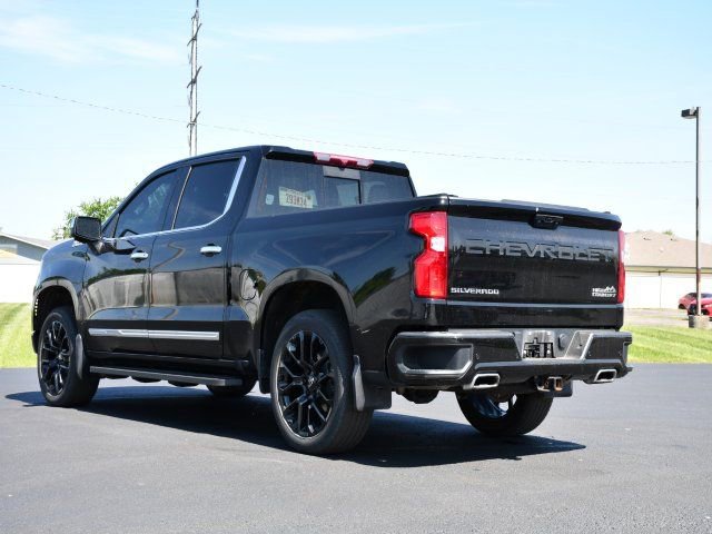 Used 2024 Chevrolet Silverado 1500 High Country w/ High Country Premium Package AWD/4WD image 5