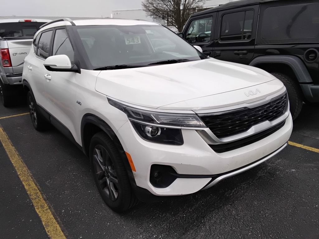 Used 2023 Kia Seltos S w/ Navigation Package image 3