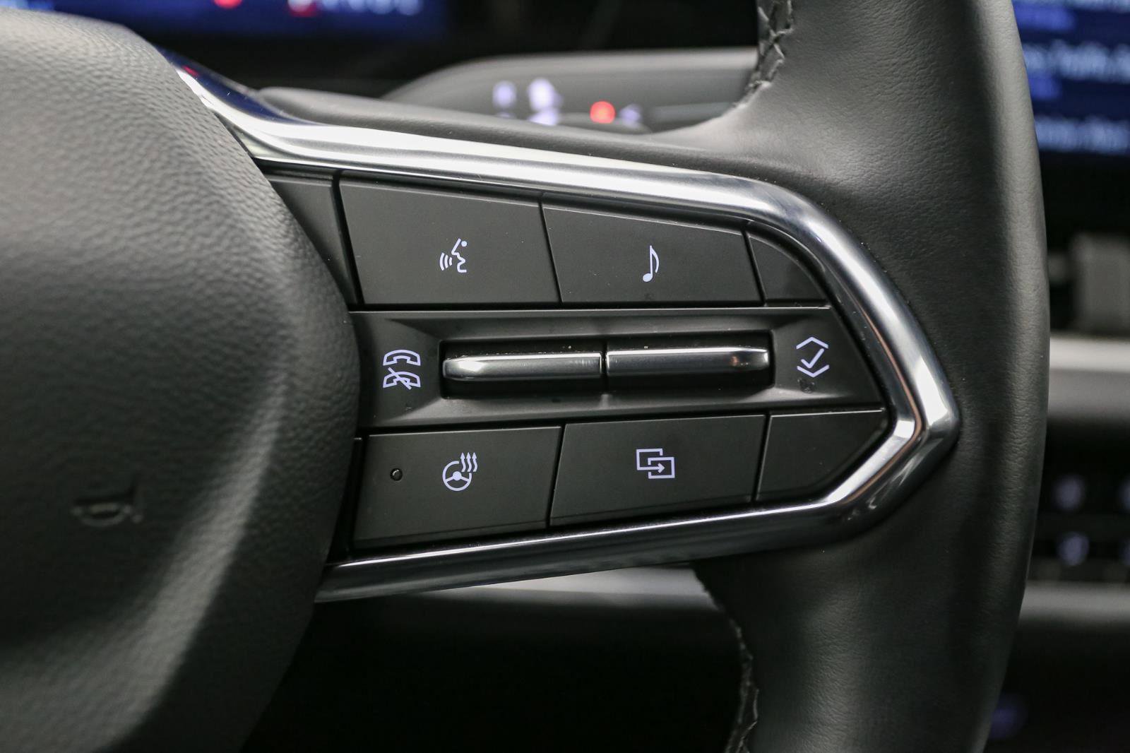 Used 2025 Chevrolet Equinox LT w/ Convenience Package II image 39