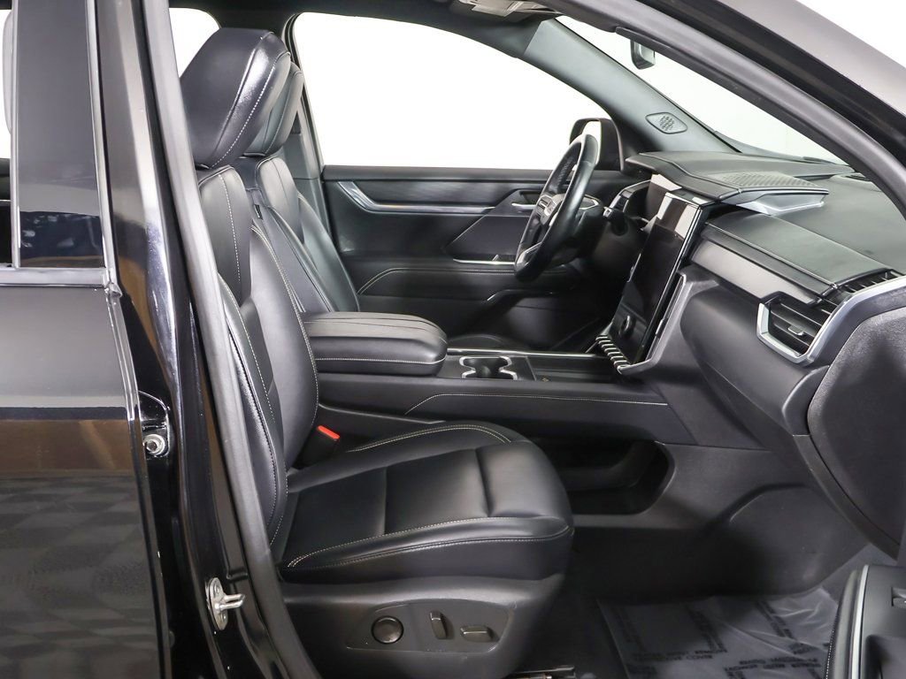 Used 2024 GMC Acadia Elevation image 29