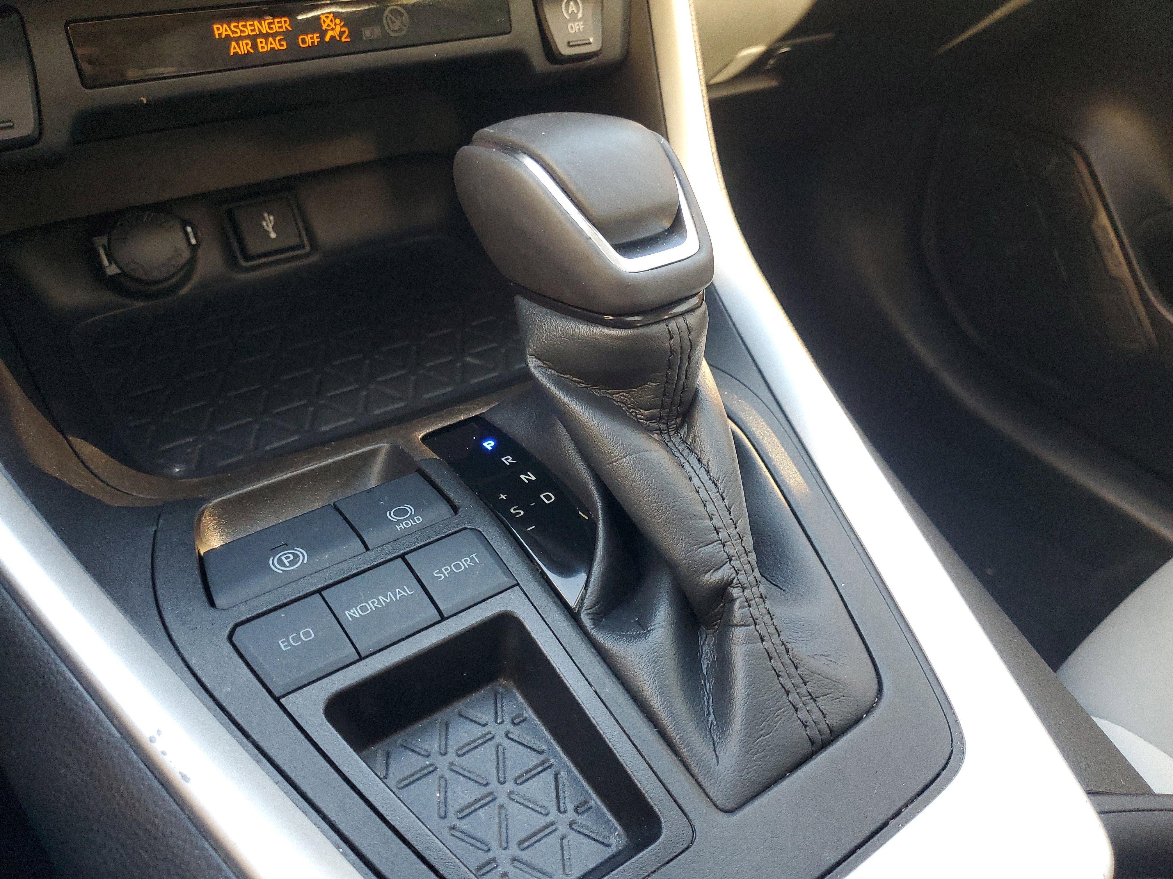 Used 2022 Toyota RAV4 XLE Premium image 33