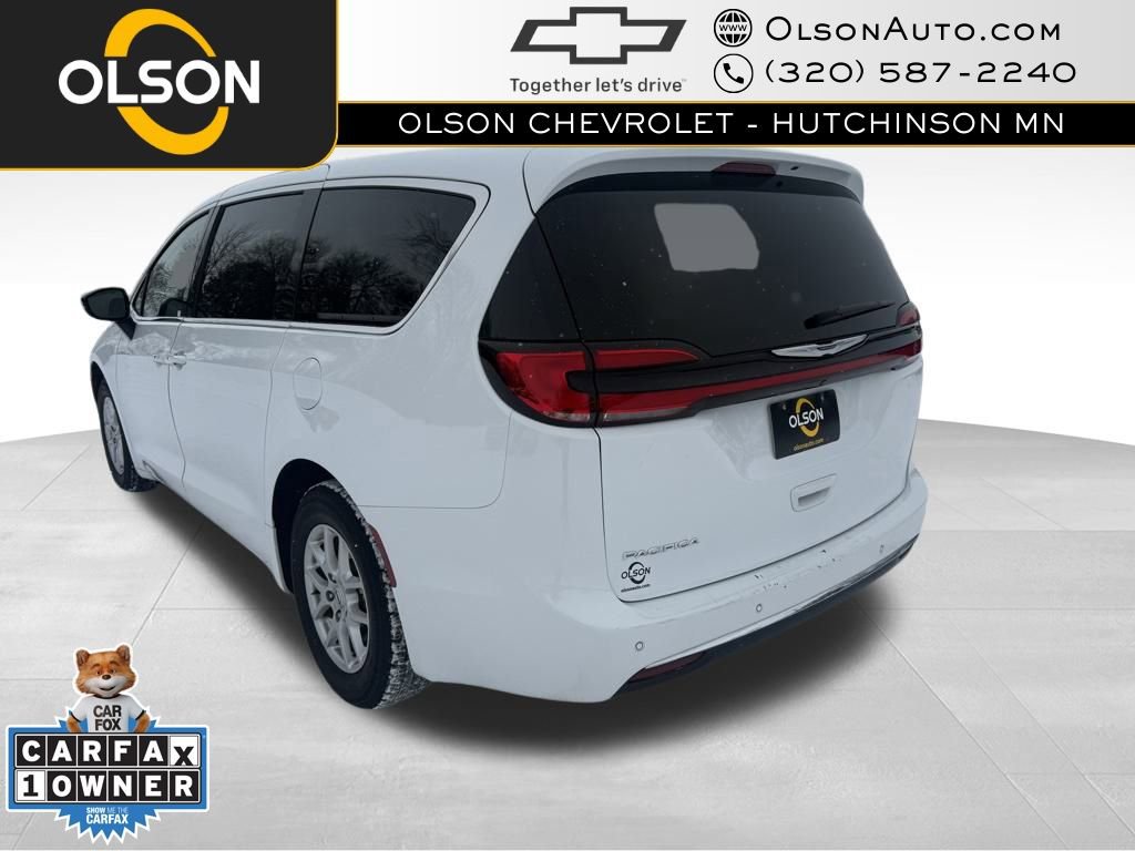 Used 2024 Chrysler Pacifica Touring-L image 3