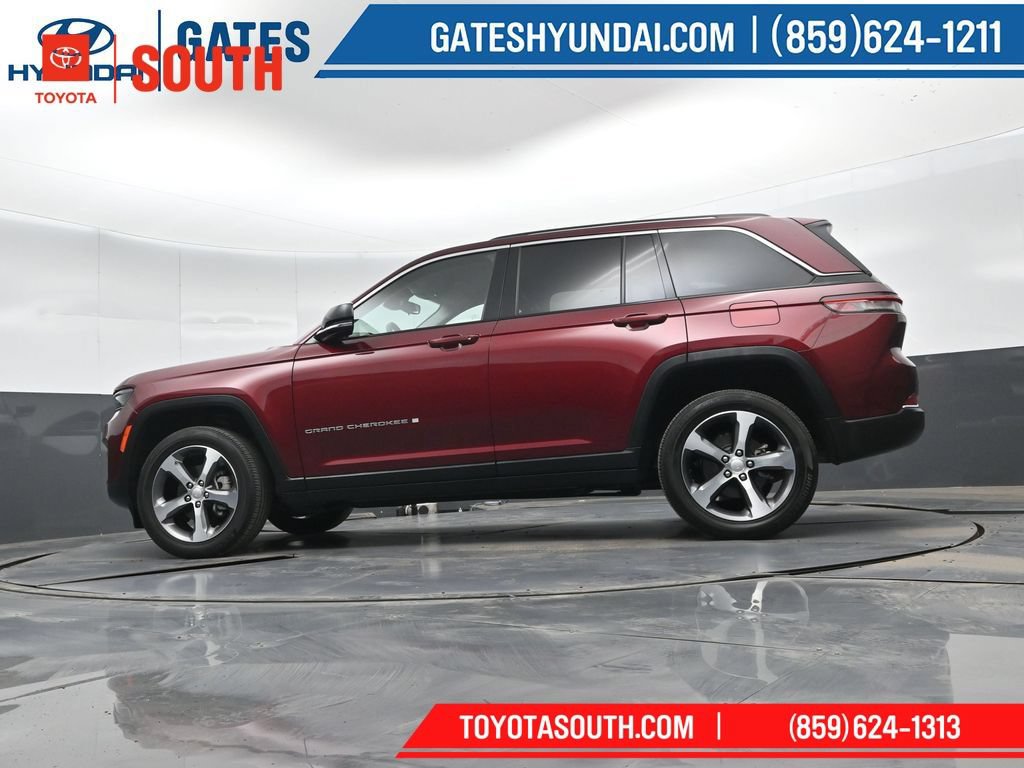 Used 2023 Jeep Grand Cherokee Limited AWD/4WD image 40