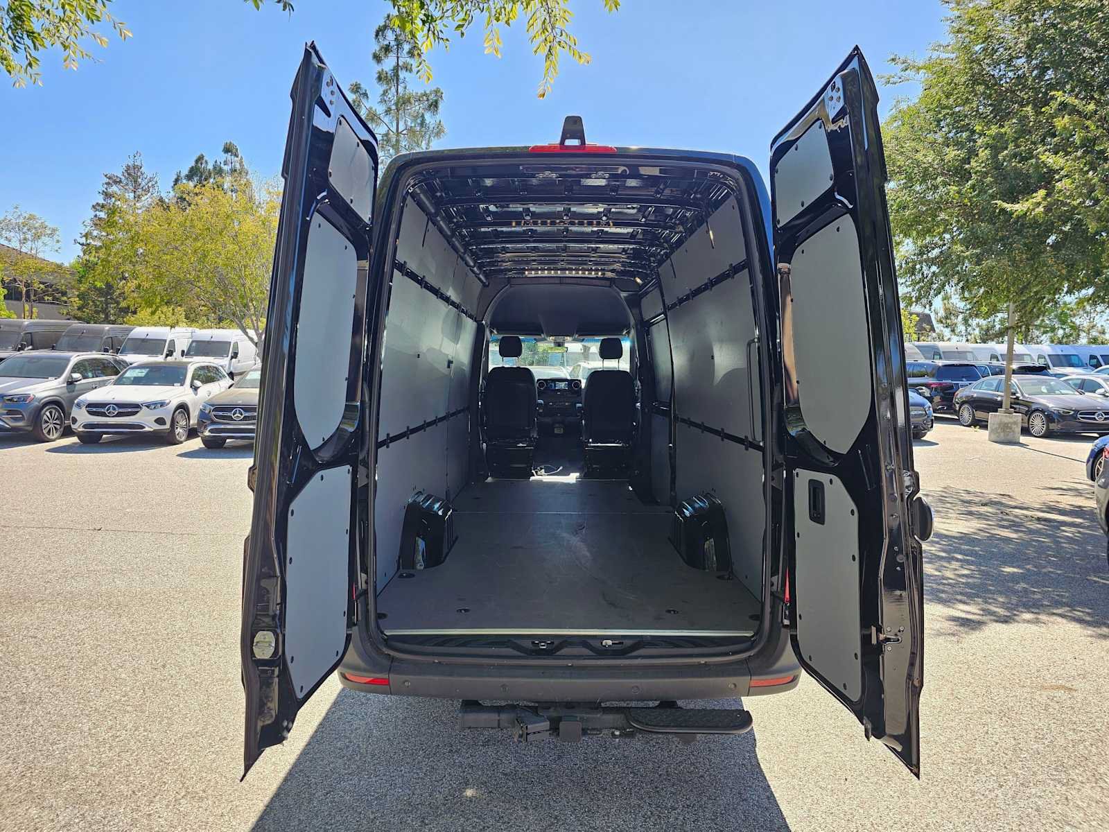 Used 2025 Mercedes-Benz Sprinter 2500 image 17