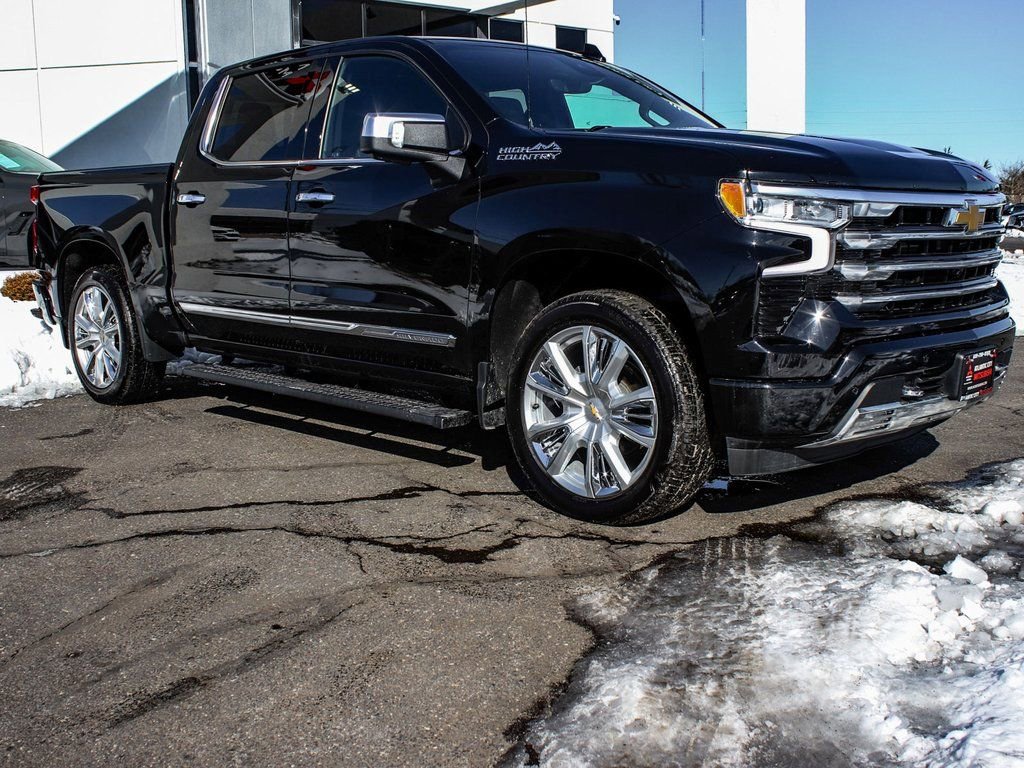 Used 2023 Chevrolet Silverado 1500 High Country image 3