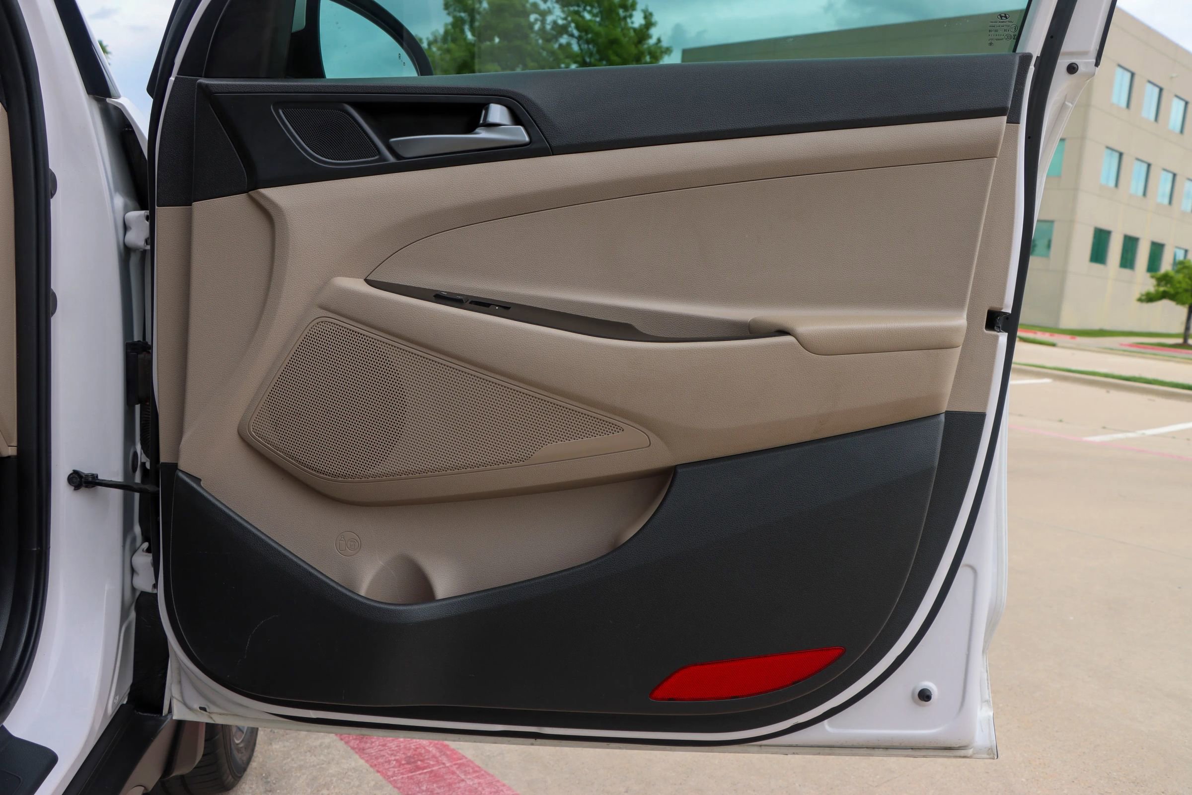 Used 2016 Hyundai Tucson Sport image 9