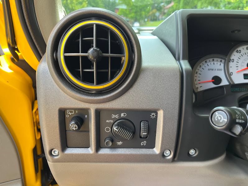 Used 2004 HUMMER H2 w/ Preferred Equipment Group AWD/4WD image 11