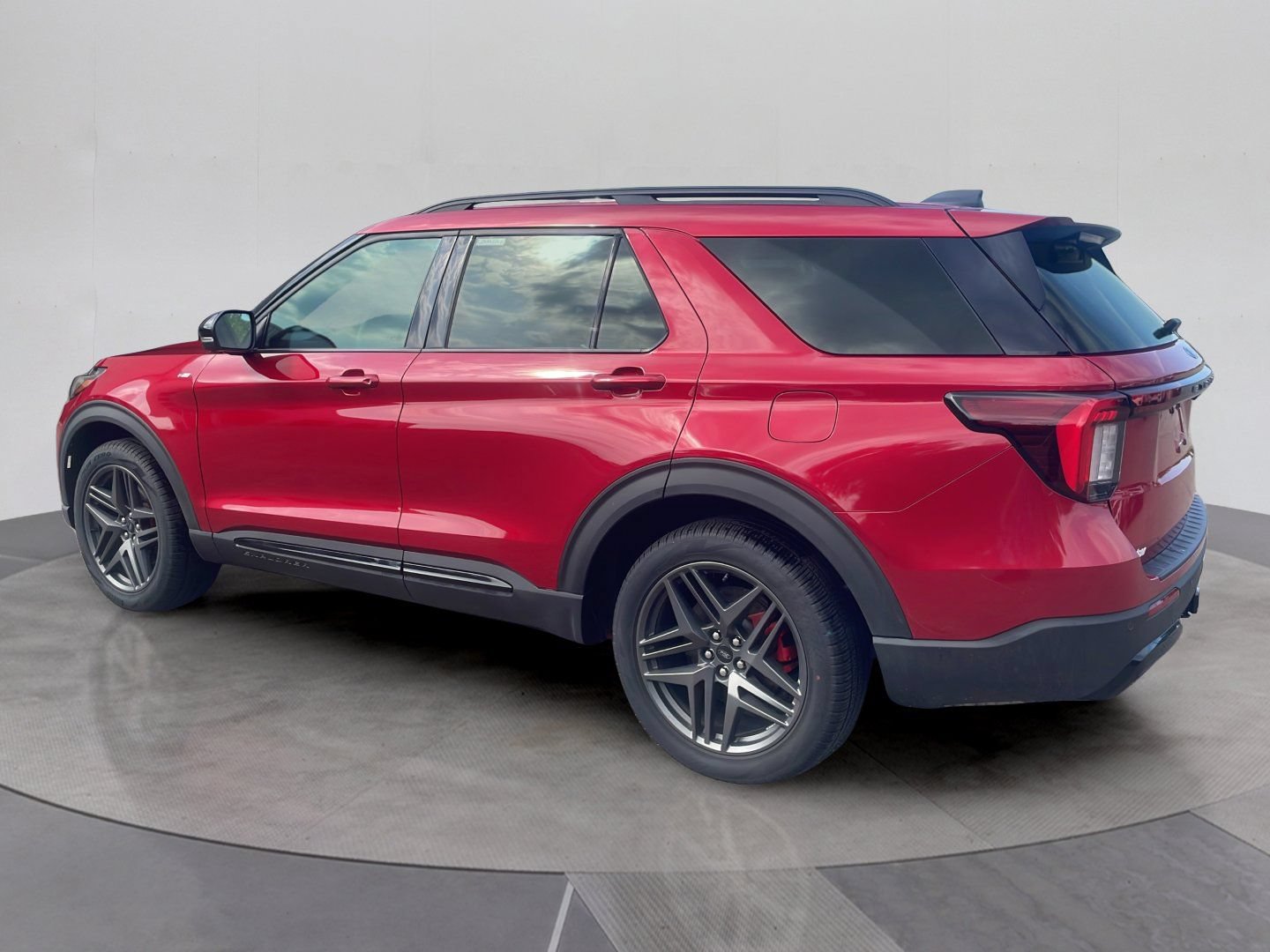 Used 2025 Ford Explorer ST-Line w/ Premium Package AWD/4WD image 3