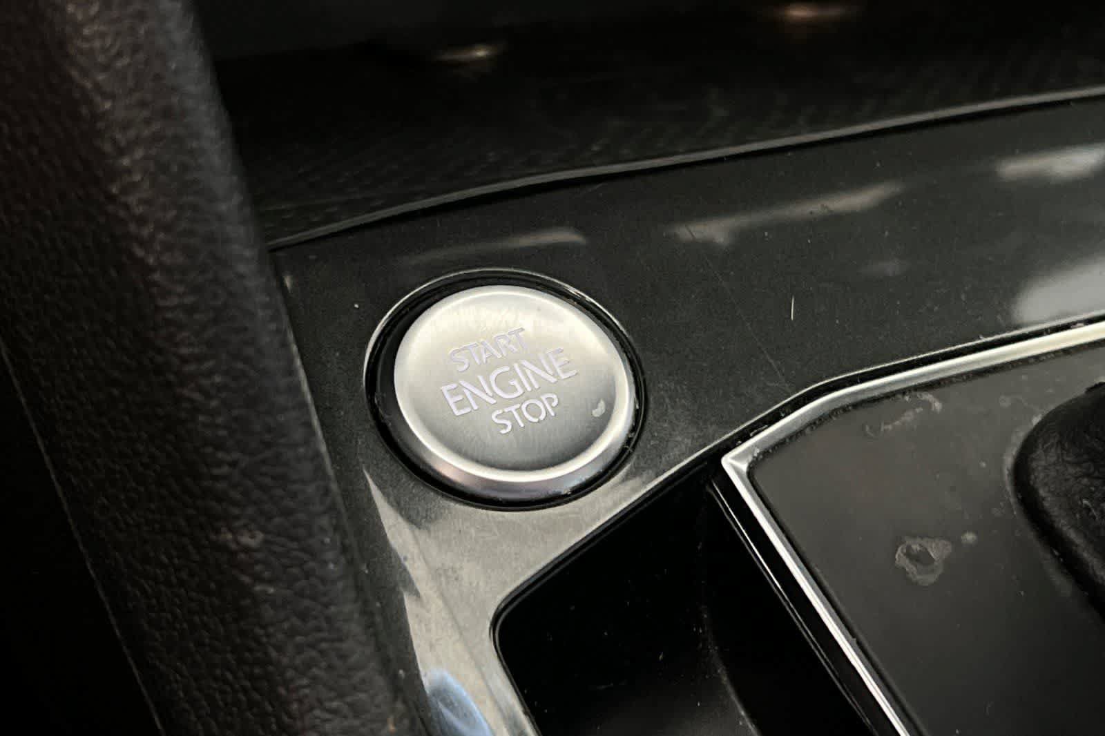 Used 2020 Volkswagen Tiguan SE AWD/4WD image 22