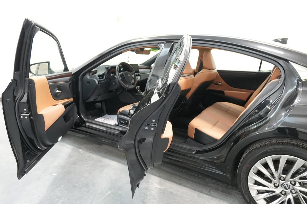 Used 2023 Lexus ES 350 Luxury w/ Accessory Package (Z2) image 24