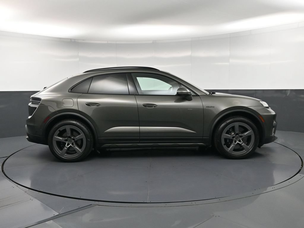 Certified 2025 Porsche Macan Turbo Electric AWD/4WD image 9