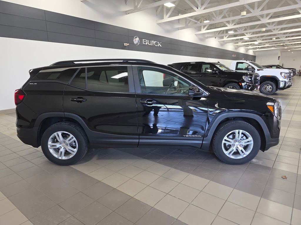 Used 2023 GMC Terrain SLE w/ Driver Convenience Package image 6
