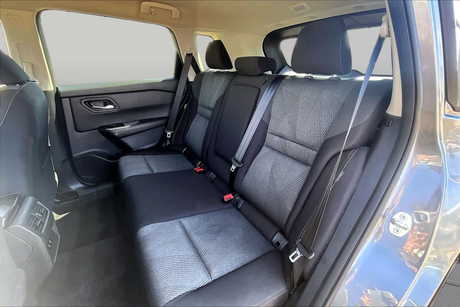 Certified 2024 Nissan Rogue SV FWD image 20