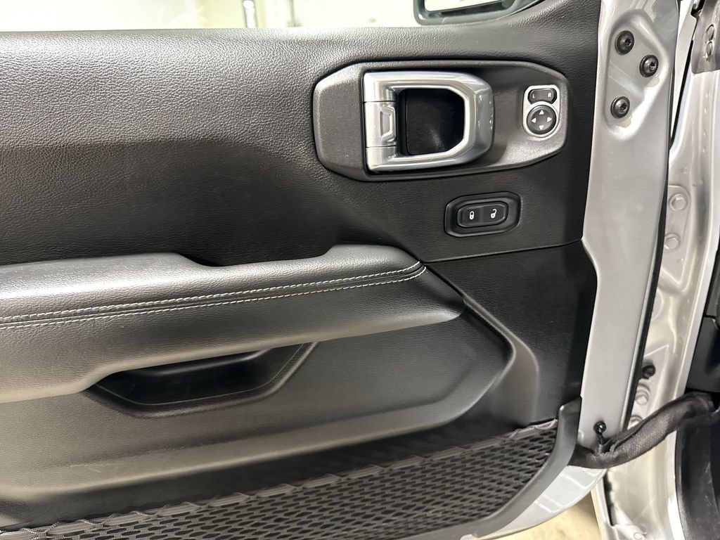 Used 2023 Jeep Wrangler Unlimited Sahara AWD/4WD image 21