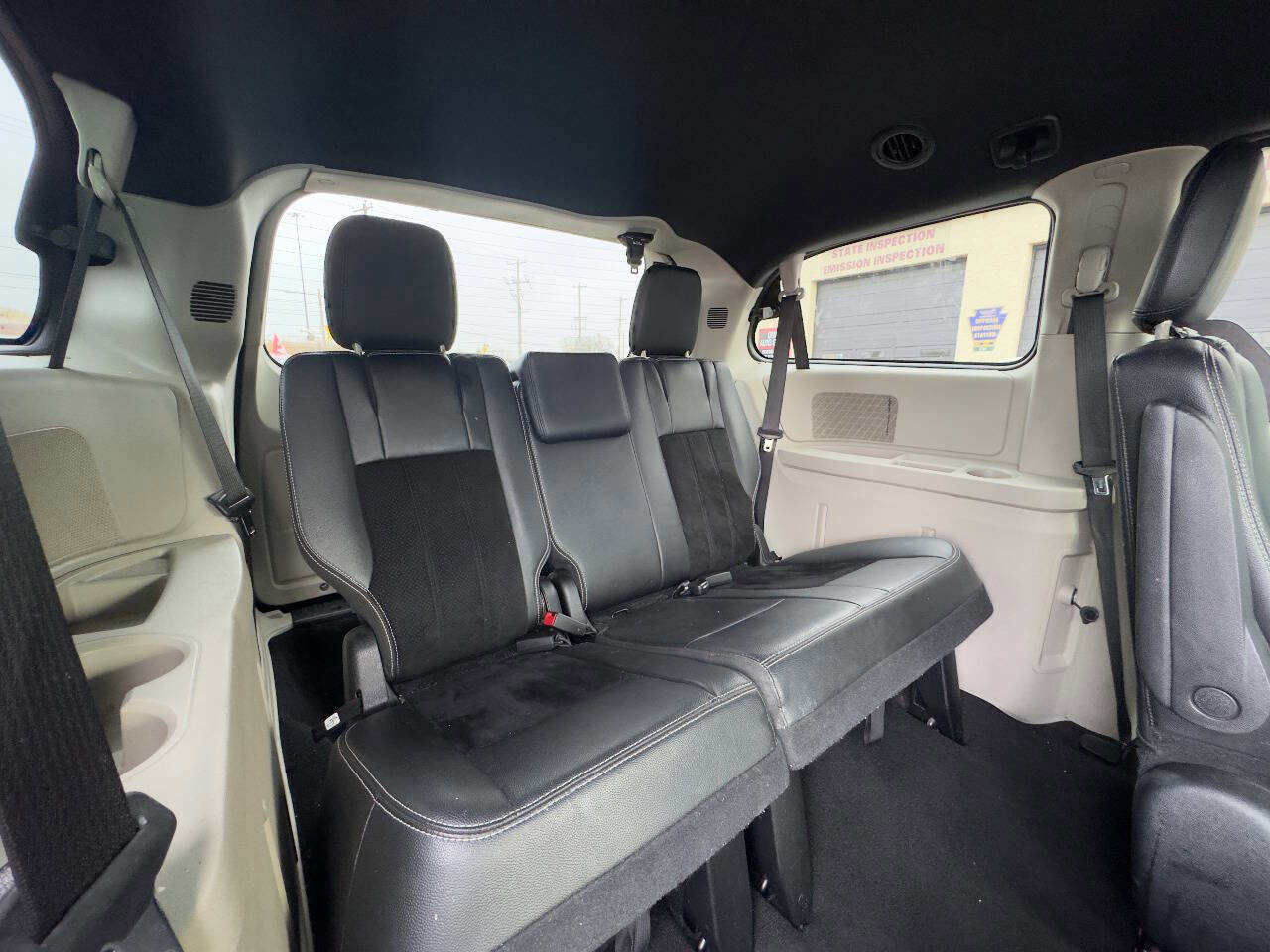 Used 2018 Dodge Grand Caravan SXT image 13