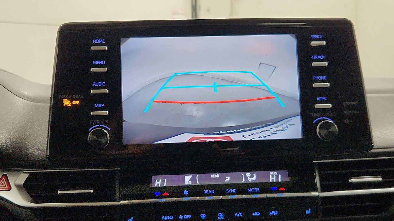 Certified 2024 Toyota Sienna XLE FWD image 19