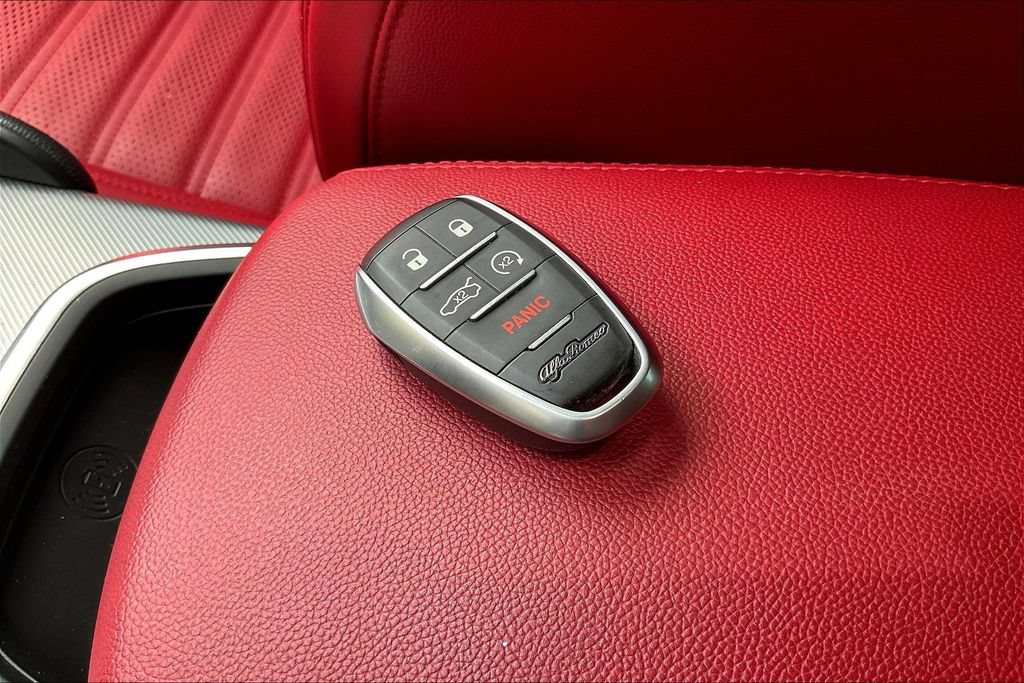 Used 2024 Alfa Romeo Giulia Veloce RWD image 33