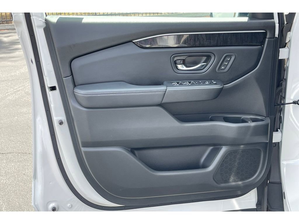 Certified 2025 Honda Pilot Elite image 11