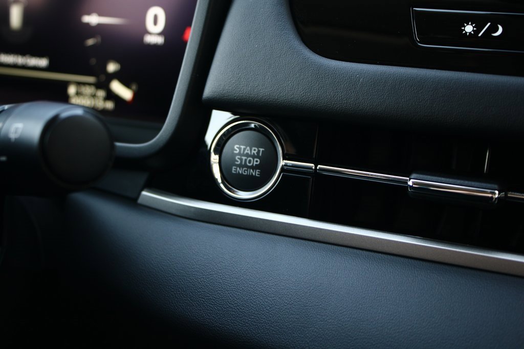 New 2025 Mitsubishi Outlander SE image 29