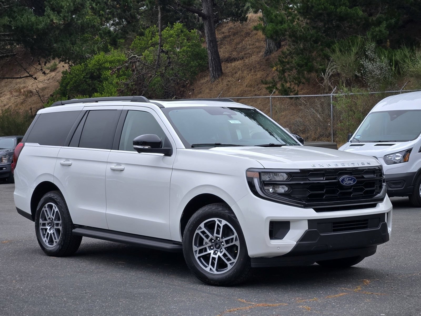 New 2026 Ford Expedition Active AWD/4WD image 2