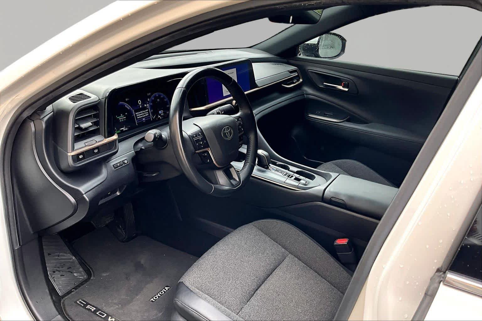 Certified 2023 Toyota Crown AWD/4WD image 18