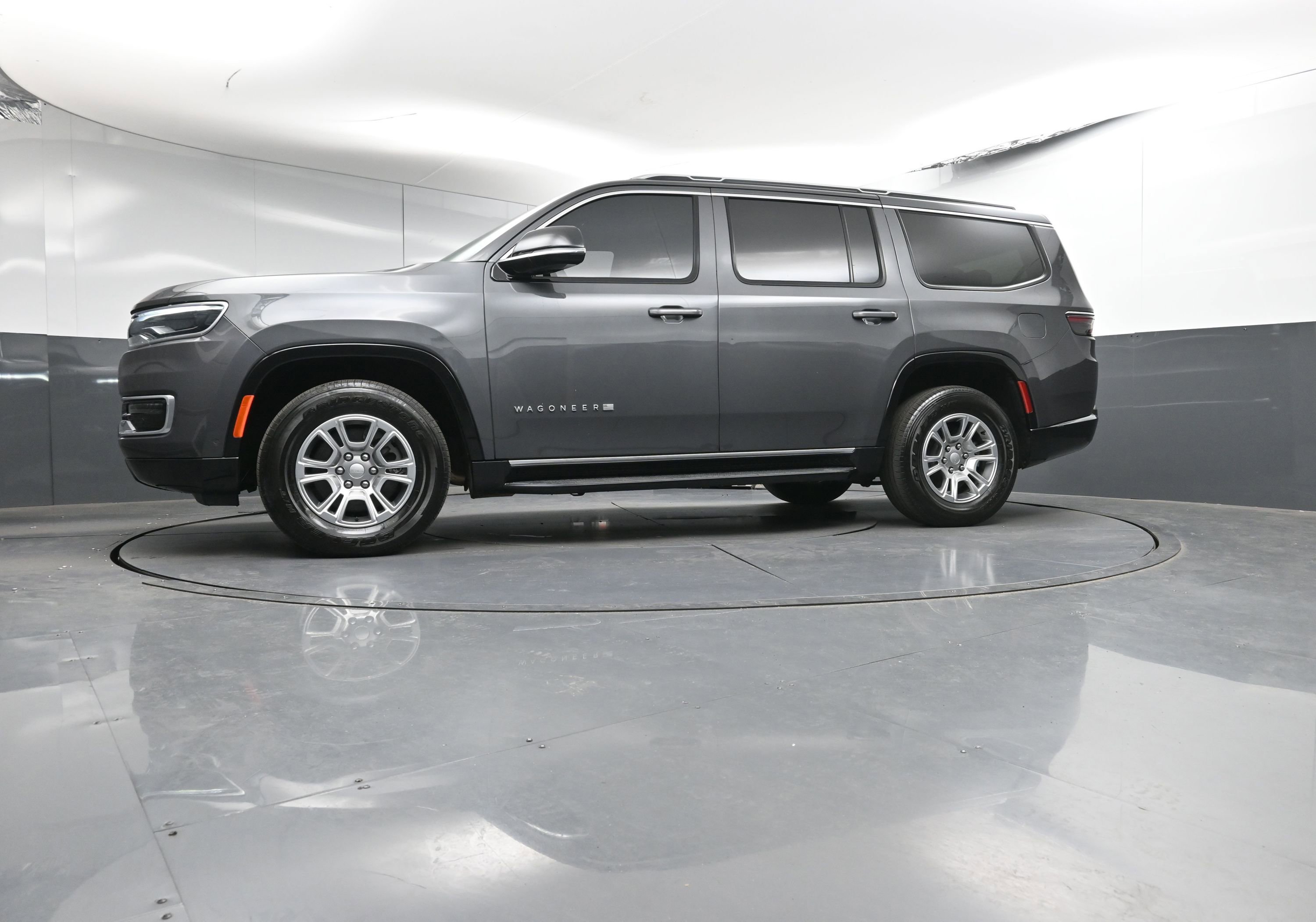 Used 2024 Jeep Wagoneer 2WD image 31