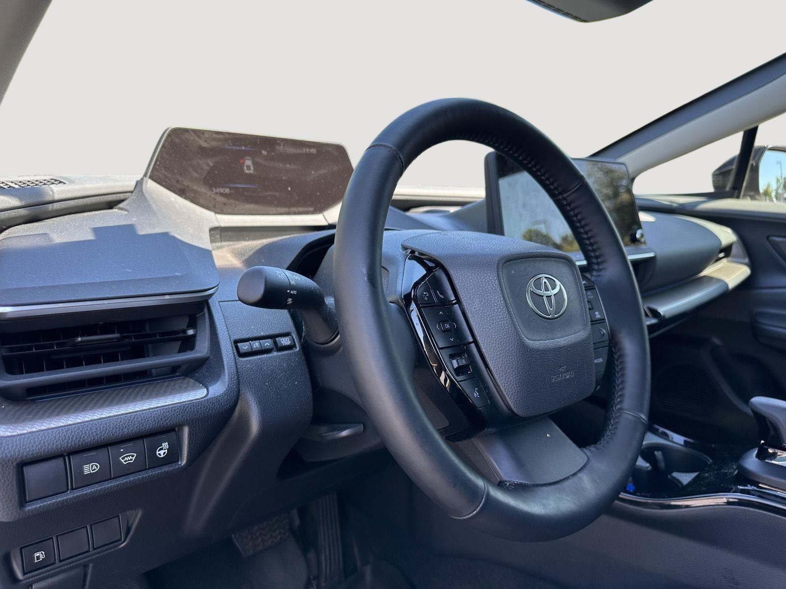 Used 2024 Toyota Prius XLE FWD image 11