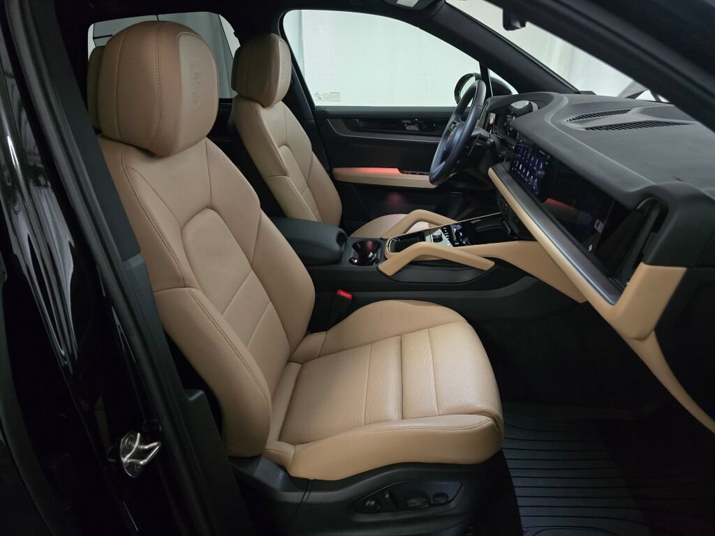 Certified 2026 Porsche Cayenne AWD/4WD image 29