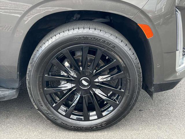 Used 2021 Cadillac Escalade Premium Luxury AWD/4WD image 7