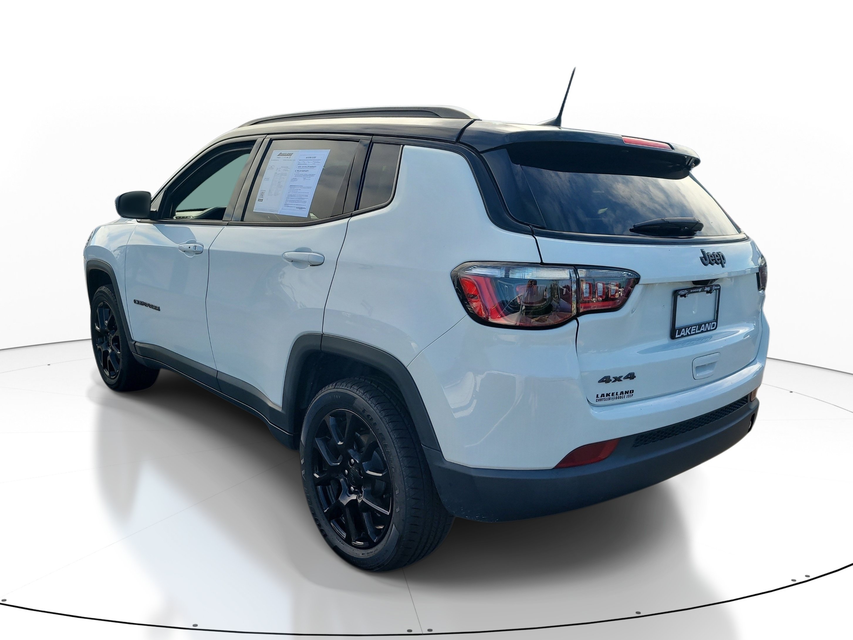 Used 2024 Jeep Compass Latitude w/ Convenience Group AWD/4WD image 6