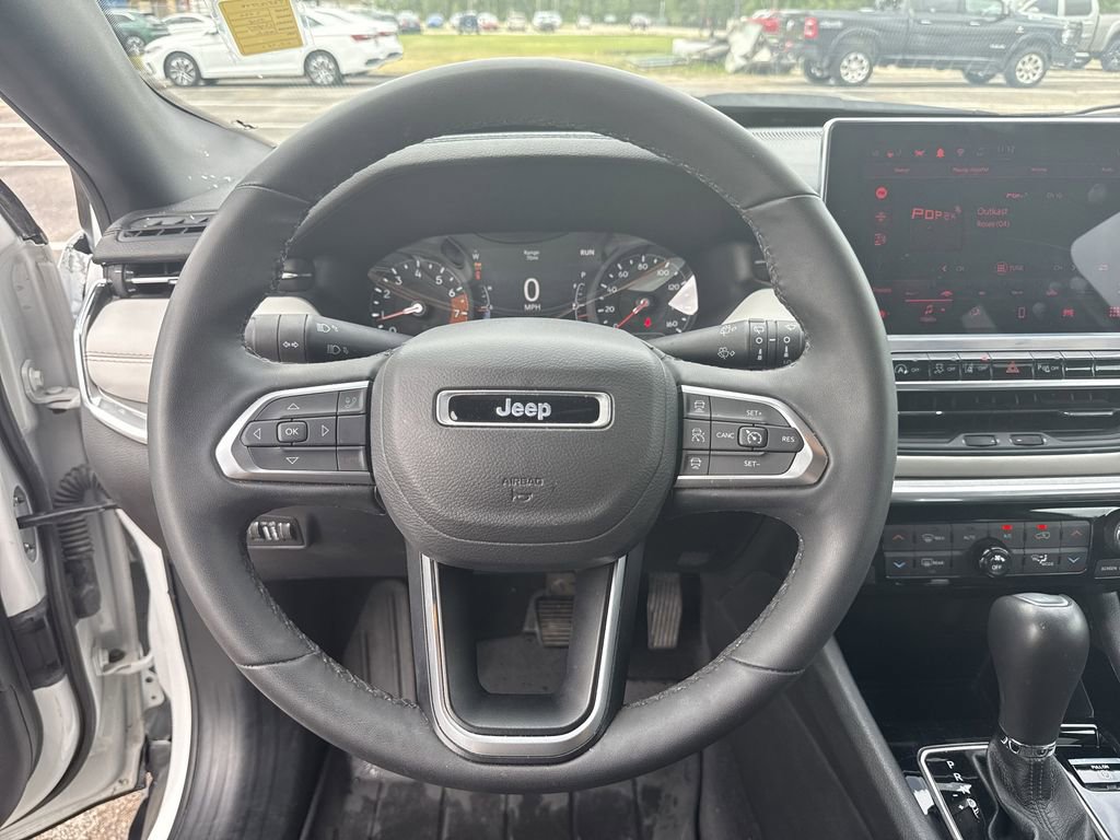 Used 2024 Jeep Compass Limited image 14