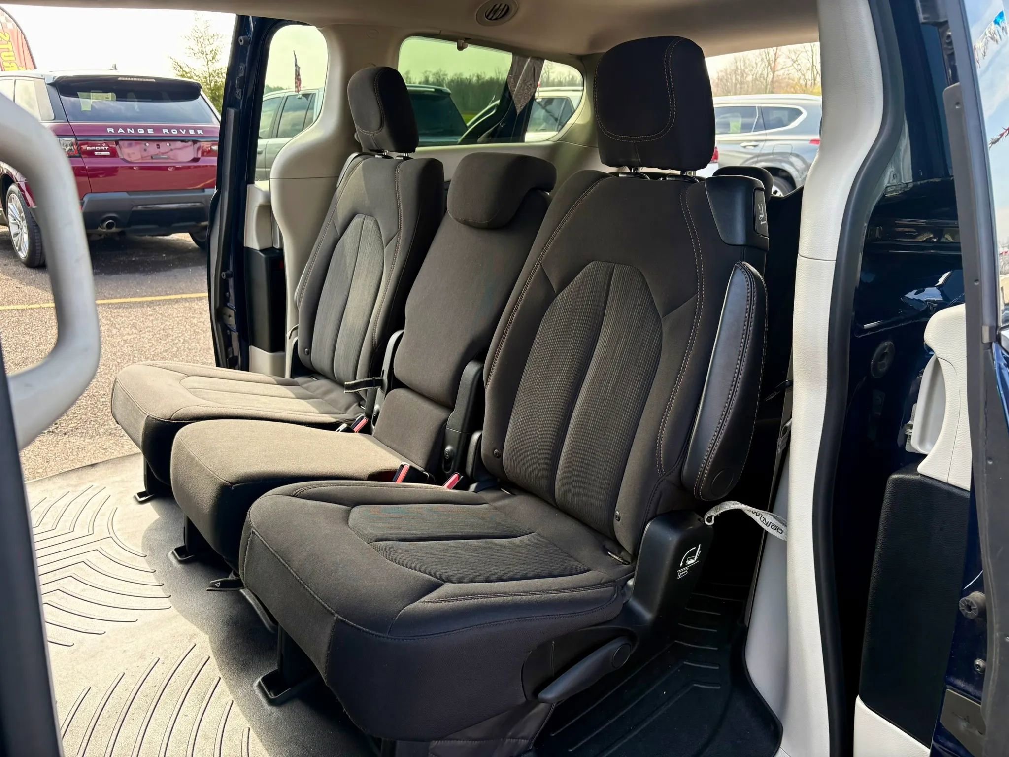 Used 2018 Chrysler Pacifica LX image 18