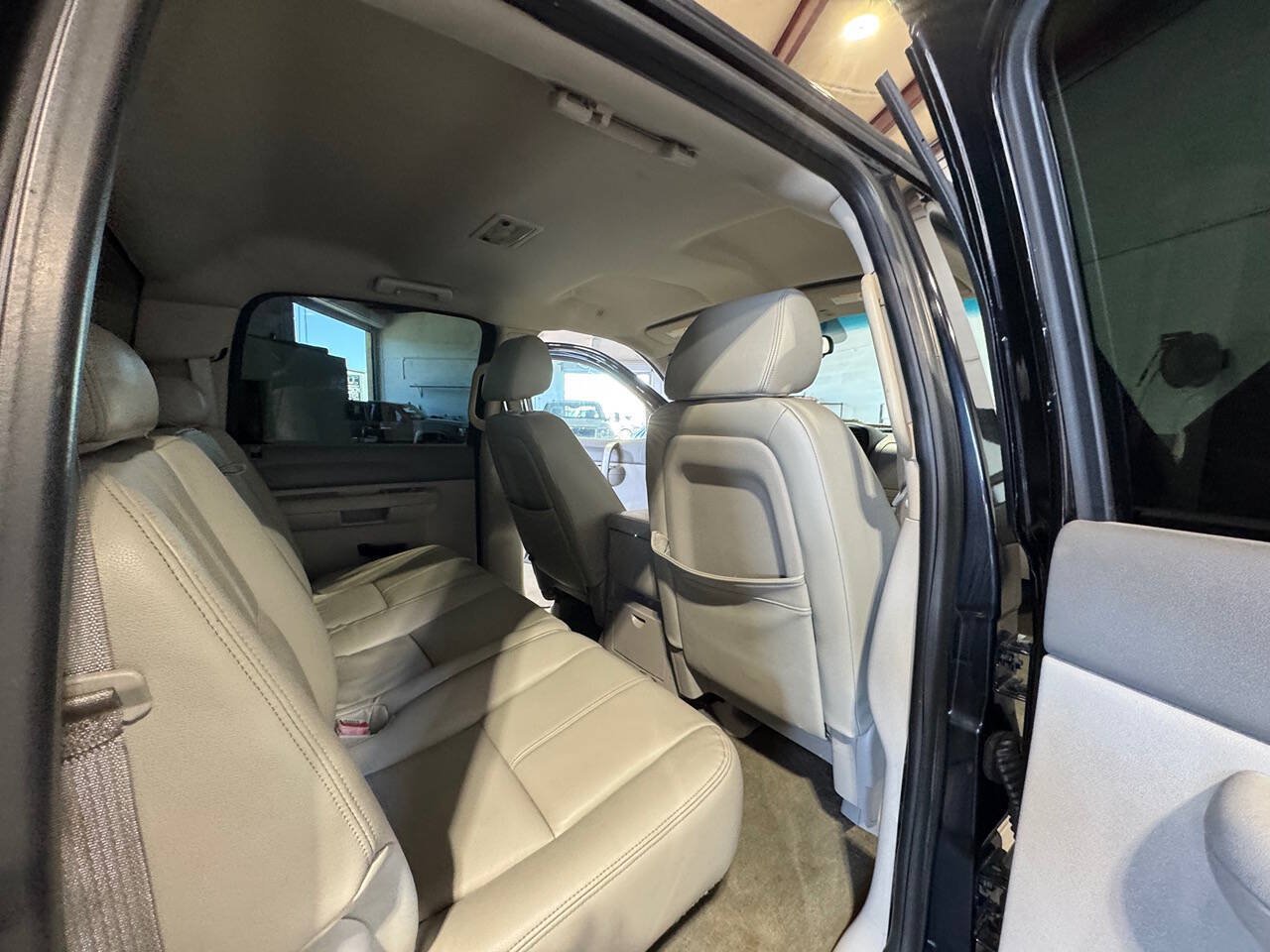 Used 2007 GMC Sierra 2500 SLE w/ Z71 Off-Road Package AWD/4WD image 42
