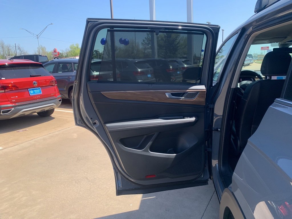 New 2025 Volkswagen Atlas SE image 9