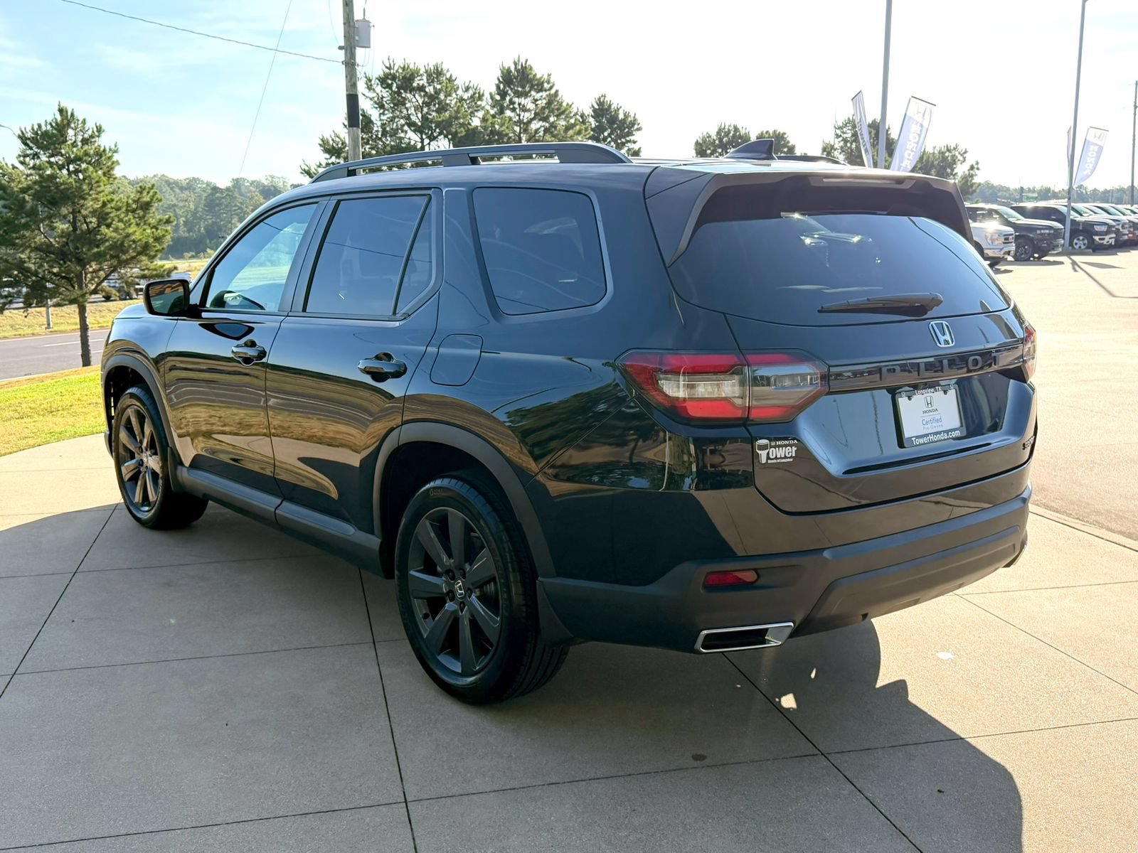 Used 2025 Honda Pilot Sport image 4