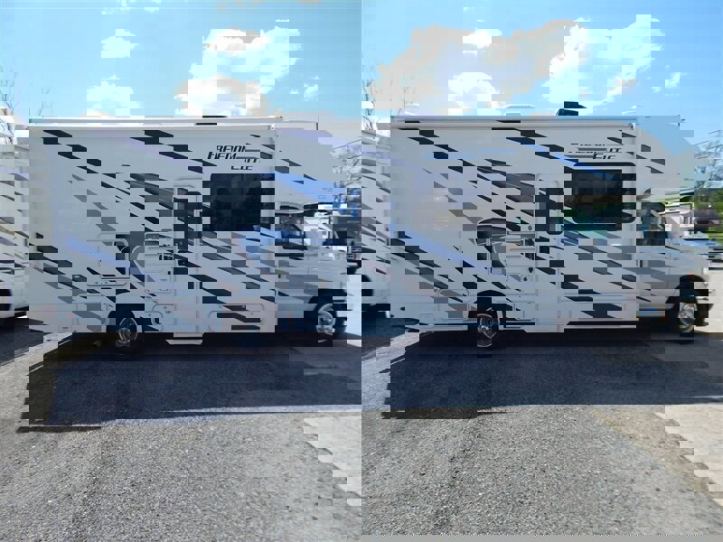 Used 2022 Ford E-450 and Econoline 450 Super Duty w/ Motorhome Prep Package image 6