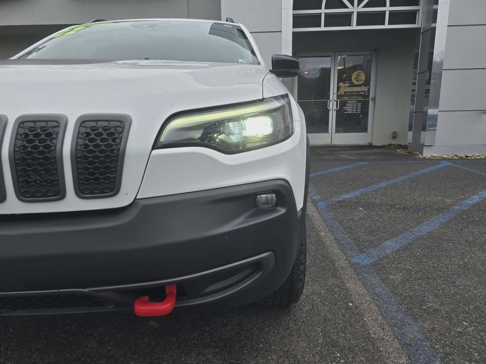 Used 2022 Jeep Cherokee Trailhawk w/ Premium Leather Package AWD/4WD image 10