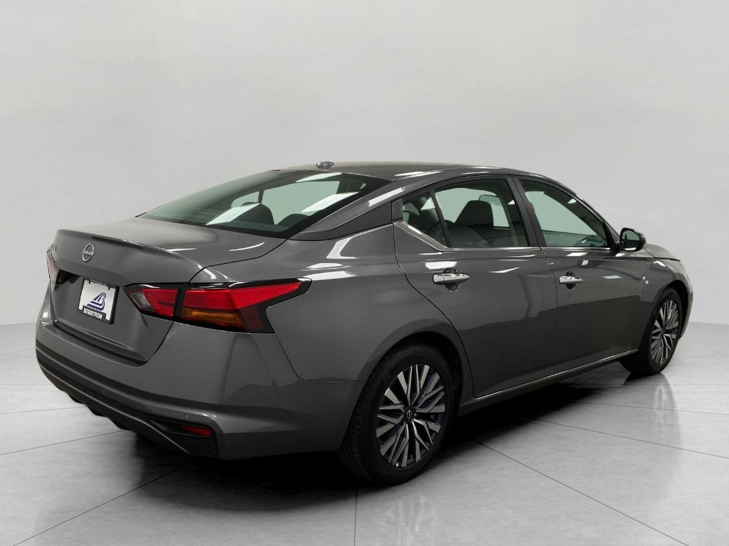 Certified 2025 Nissan Altima 2.5 SV FWD image 3