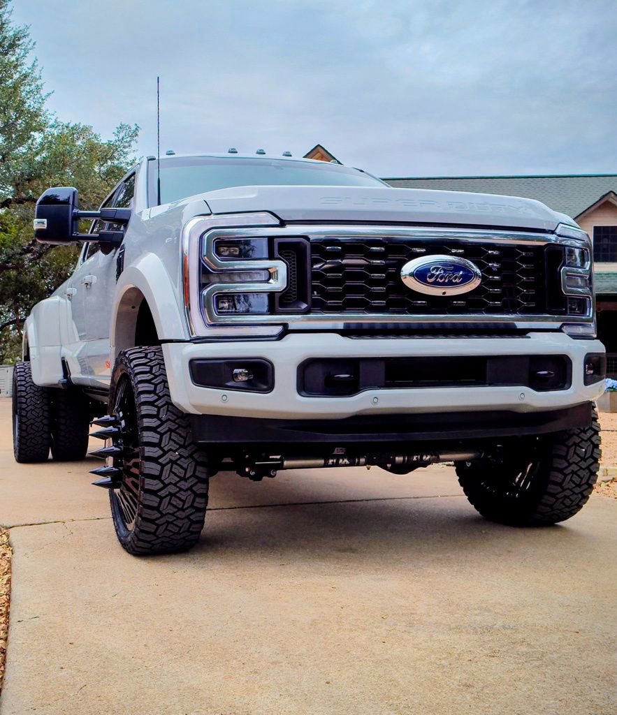 Used 2025 Ford F450 Platinum w/ FX4 Off-Road Package image 4