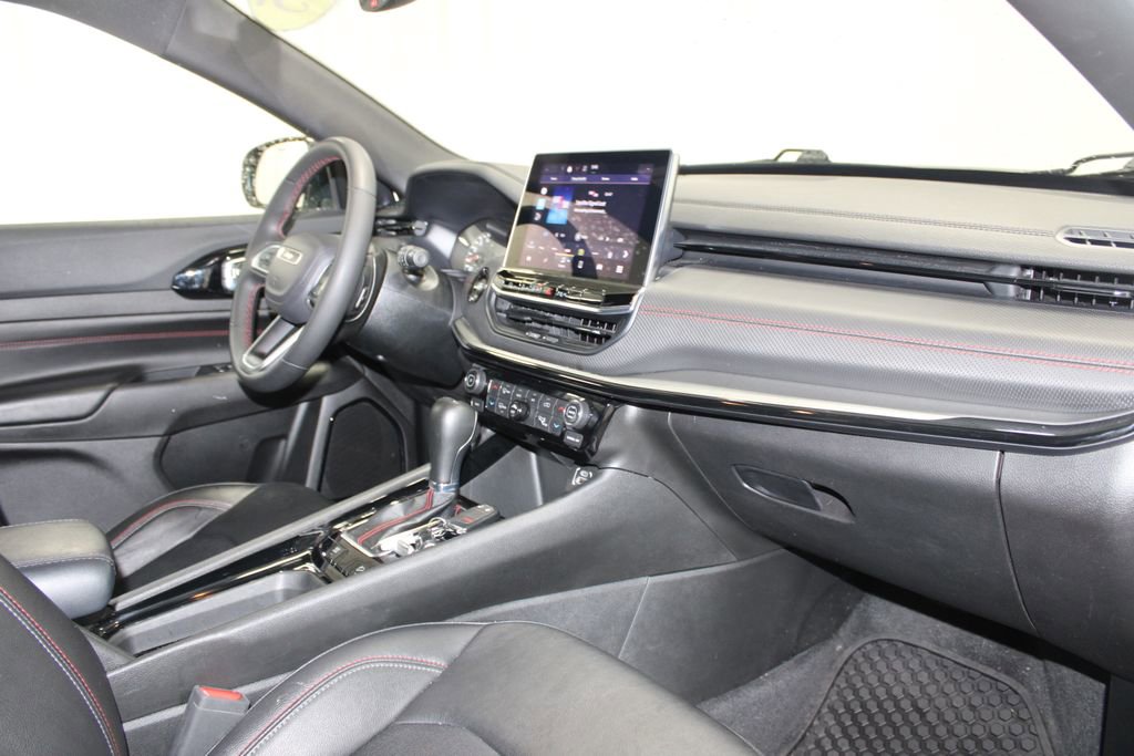 Used 2025 Jeep Compass Trailhawk image 29